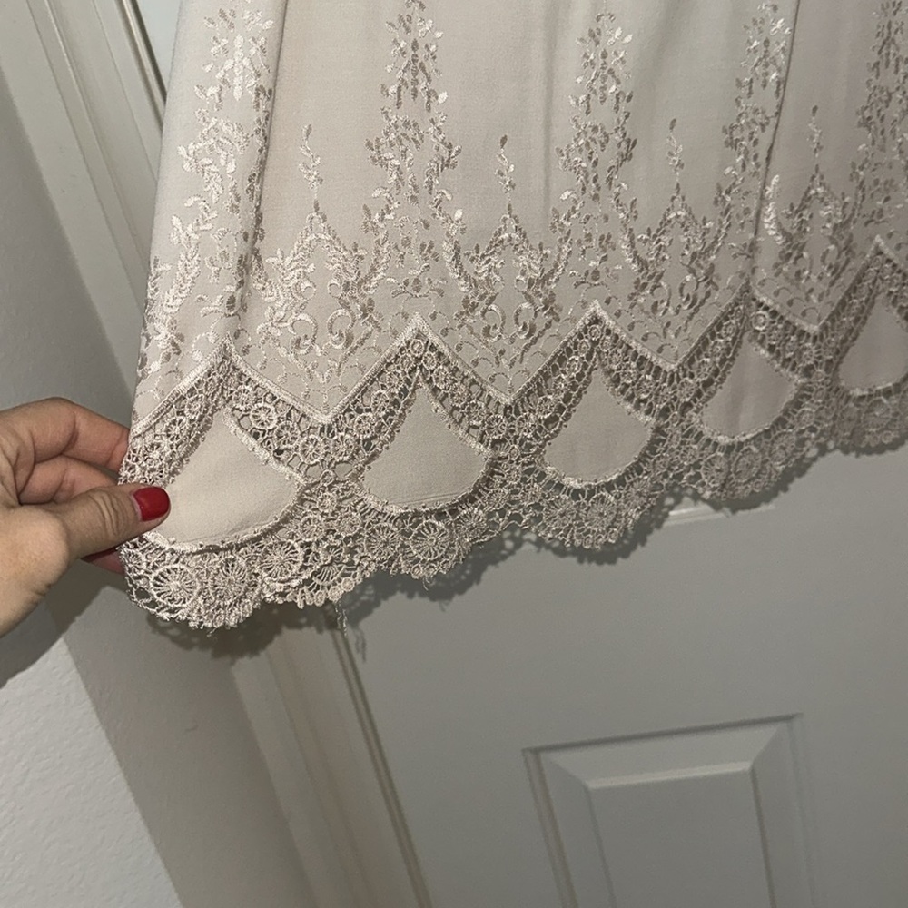 LOVE STITCH Crème Top with lace detail - Picture 3 of 4